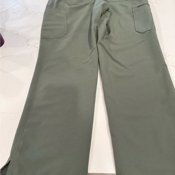 Figs woman’s HW Yola Moss scrub pants with Beige Drawstring - Picture 6 of 6